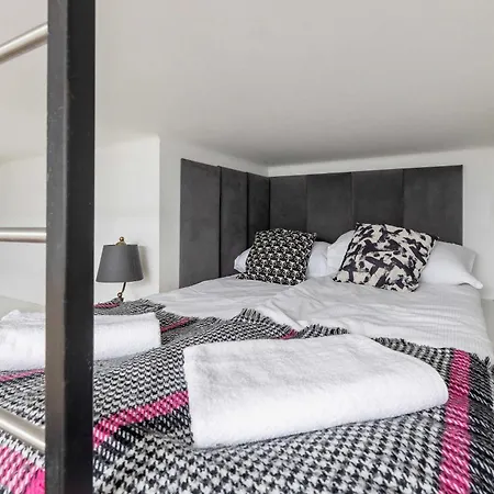 Apartmán Funkcjonalne Z Antresola Blisko Starego Miasta By Renters