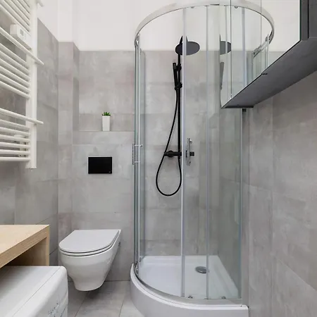 Funkcjonalne Z Antresola Blisko Starego Miasta By Renters Apartmán Krakov