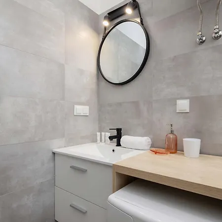 Apartmán Funkcjonalne Z Antresola Blisko Starego Miasta By Renters Krakov